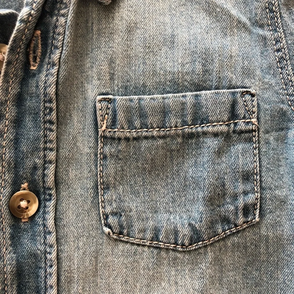 Old Navy 4T Chambray Button-Up - Picture 2 of 4